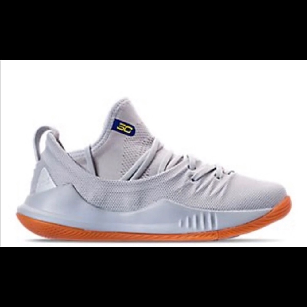 Like new Curry 5 shoes size 5
